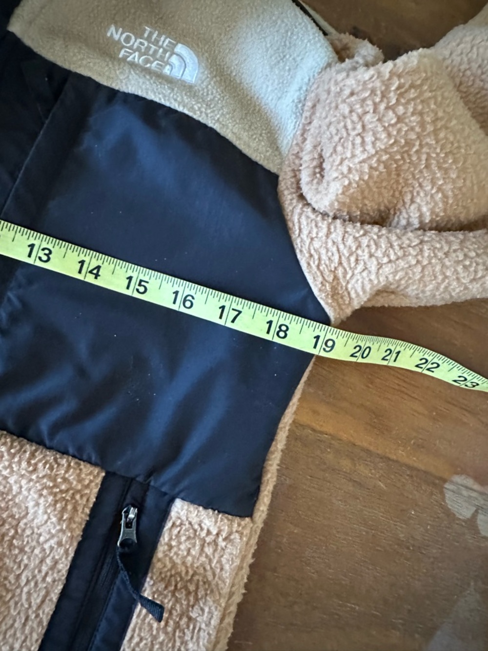 The North Face Two-Tone Sherpa Jacket in Beige and Black boys XL 14/16 - Picture 4 of 10